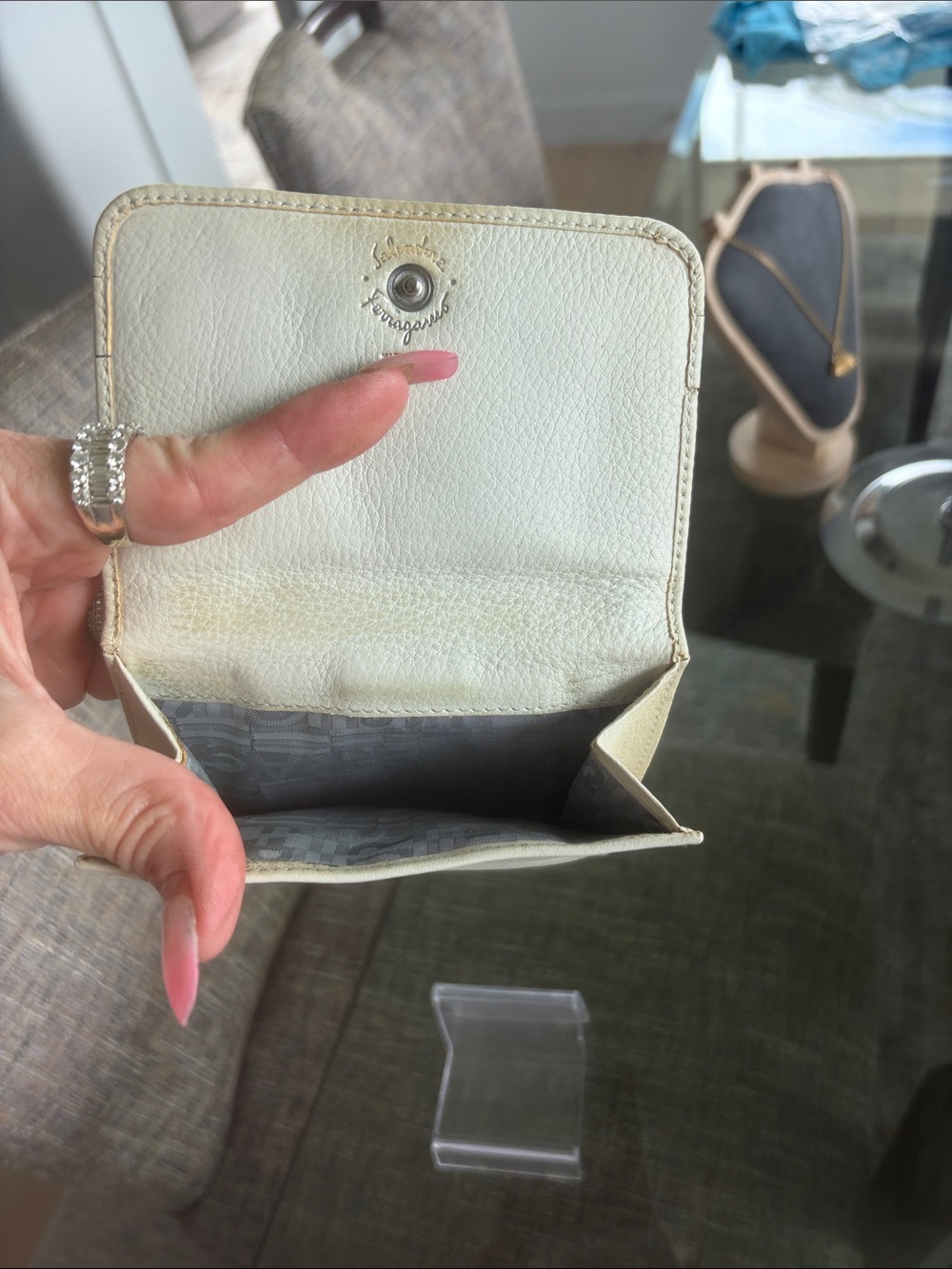 Salvatore Ferragamo White Leather Wallet with Silver Gancini Hardware - Picture 4 of 6